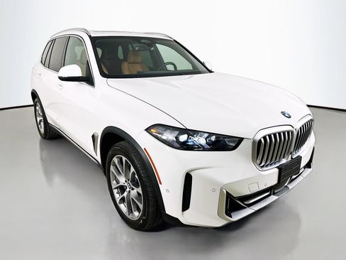 Used 2024 BMW X5 xDrive40i w/ Parking Assistance Package AWD/4WD image 3