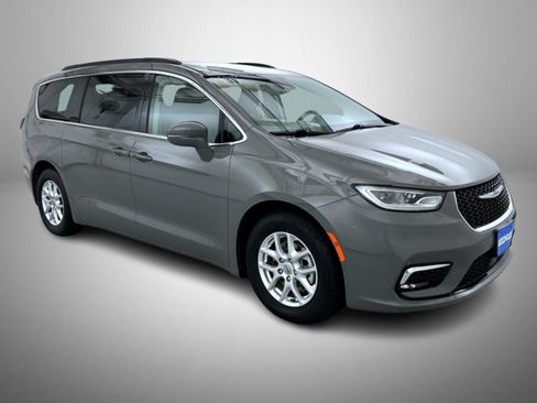 Certified 2022 Chrysler Pacifica Touring-L FWD image 3