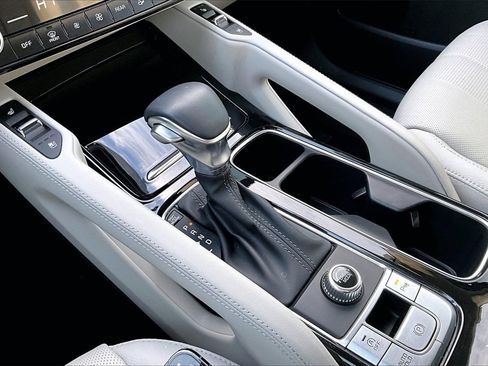 Used 2025 Kia Telluride EX w/ EX Captain's Chair Package image 31