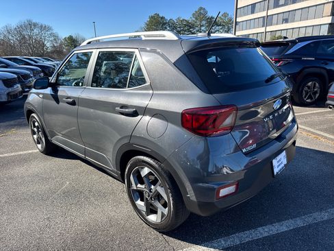 Certified 2024 Hyundai Venue SEL image 5