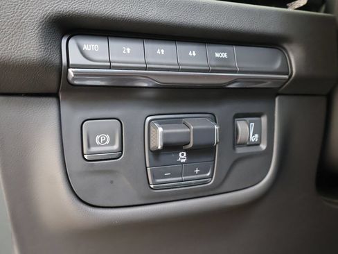 Certified 2025 Cadillac Escalade Premium Luxury AWD/4WD image 21