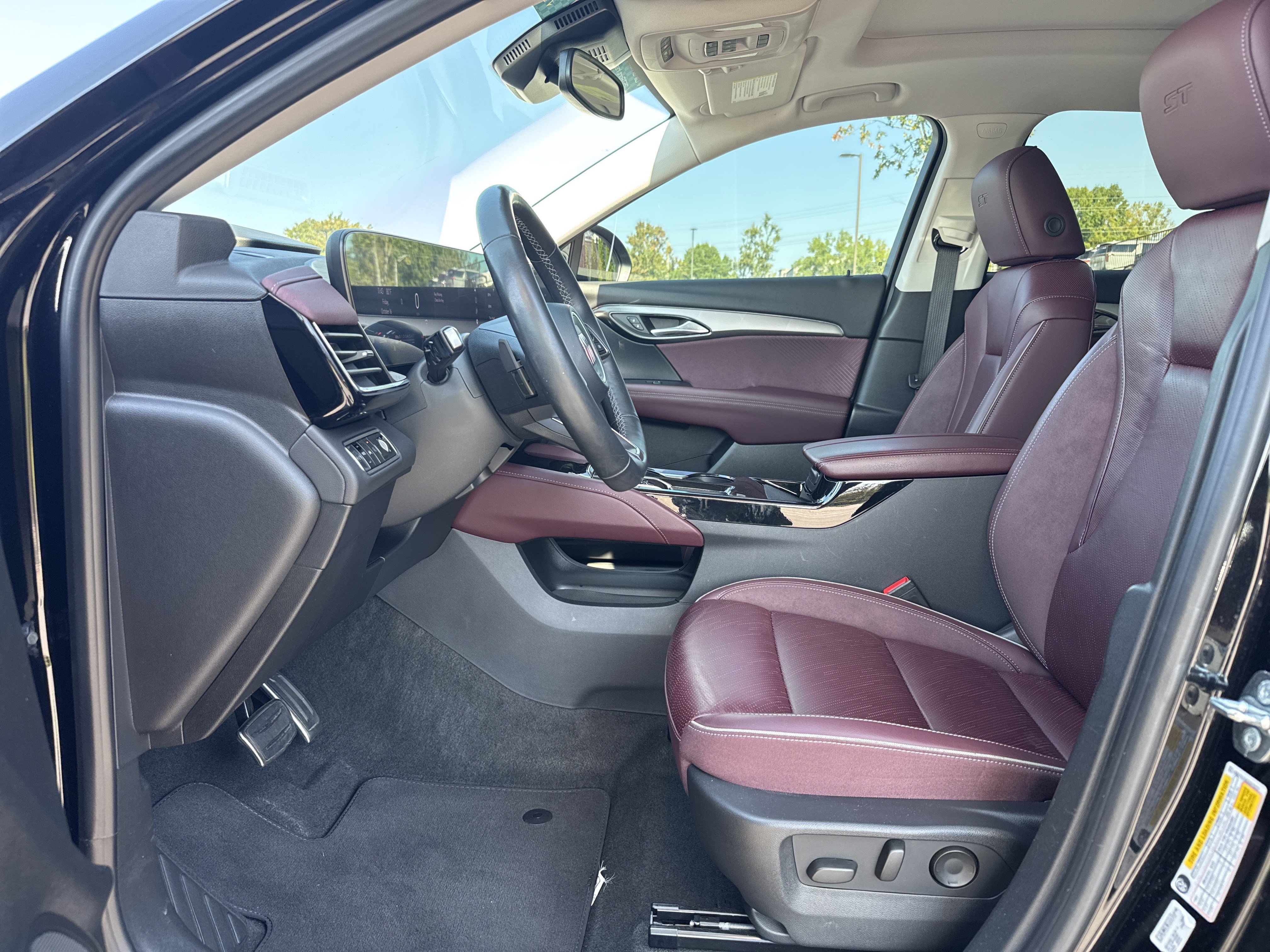 Used 2025 Buick Envision Sport Touring AWD/4WD image 17
