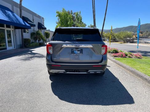 Used 2021 Ford Explorer XLT w/ Equipment Group 202A image 6