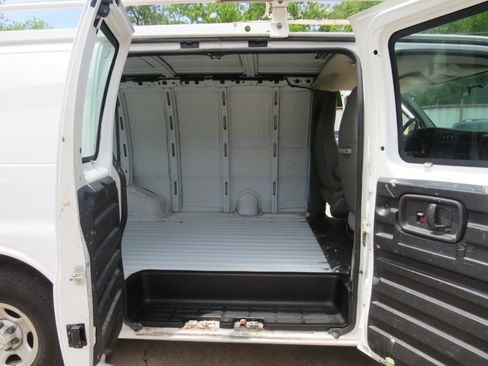 Used 2008 Chevrolet Express 1500 image 19