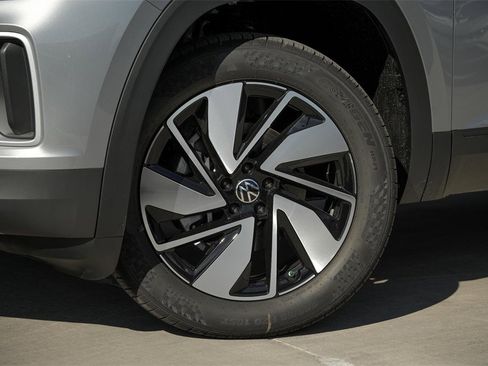 New 2026 Volkswagen Atlas SE image 2