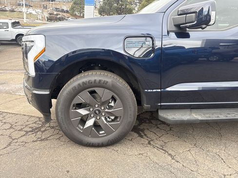 Used 2024 Ford F150 Lightning Lariat image 31
