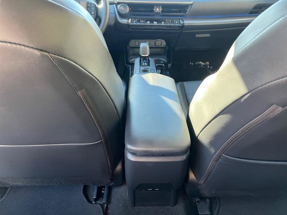 Used 2025 Toyota Prius XLE FWD image 33