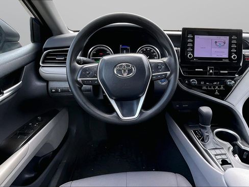 Used 2023 Toyota Camry LE image 5