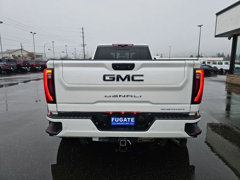 Used 2025 GMC Sierra 3500 Denali image 8