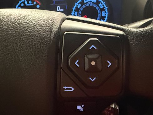 Used 2020 Toyota Tacoma SR AWD/4WD image 33