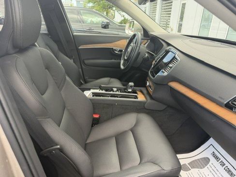 Used 2025 Volvo XC90 B5 Plus w/ Protection Package Premier AWD/4WD image 8