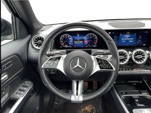 Used 2025 Mercedes-Benz GLB 250 4MATIC image 32