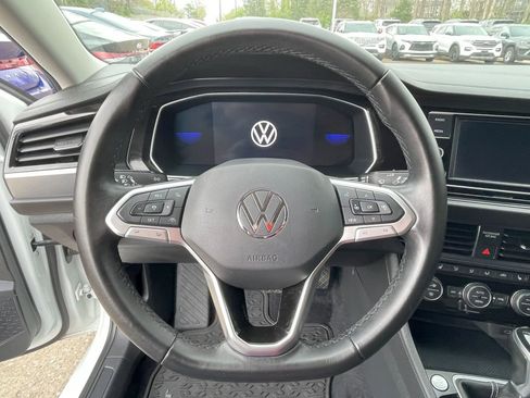 Used 2022 Volkswagen Jetta SE image 11