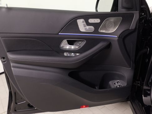 Used 2025 Mercedes-Benz GLE 450e 4MATIC w/ Winter Package image 26