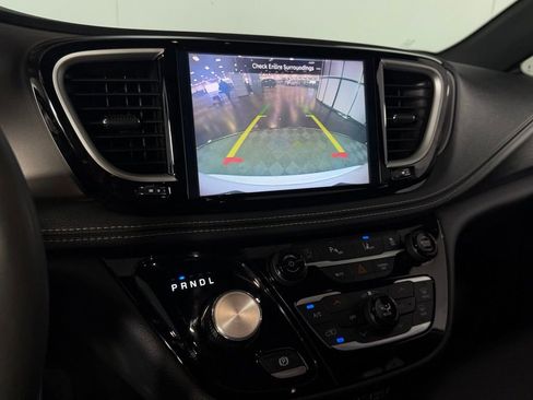 Used 2025 Chrysler Pacifica Select FWD image 21
