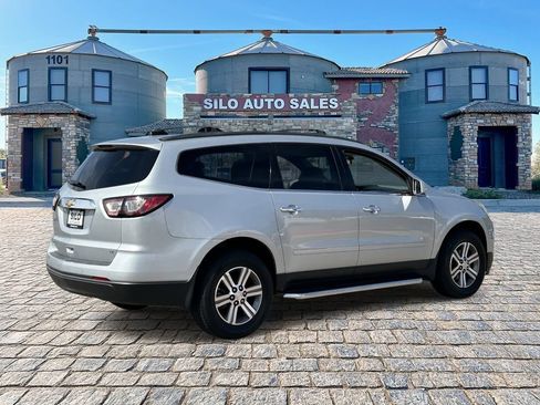 Used 2017 Chevrolet Traverse LT FWD image 5