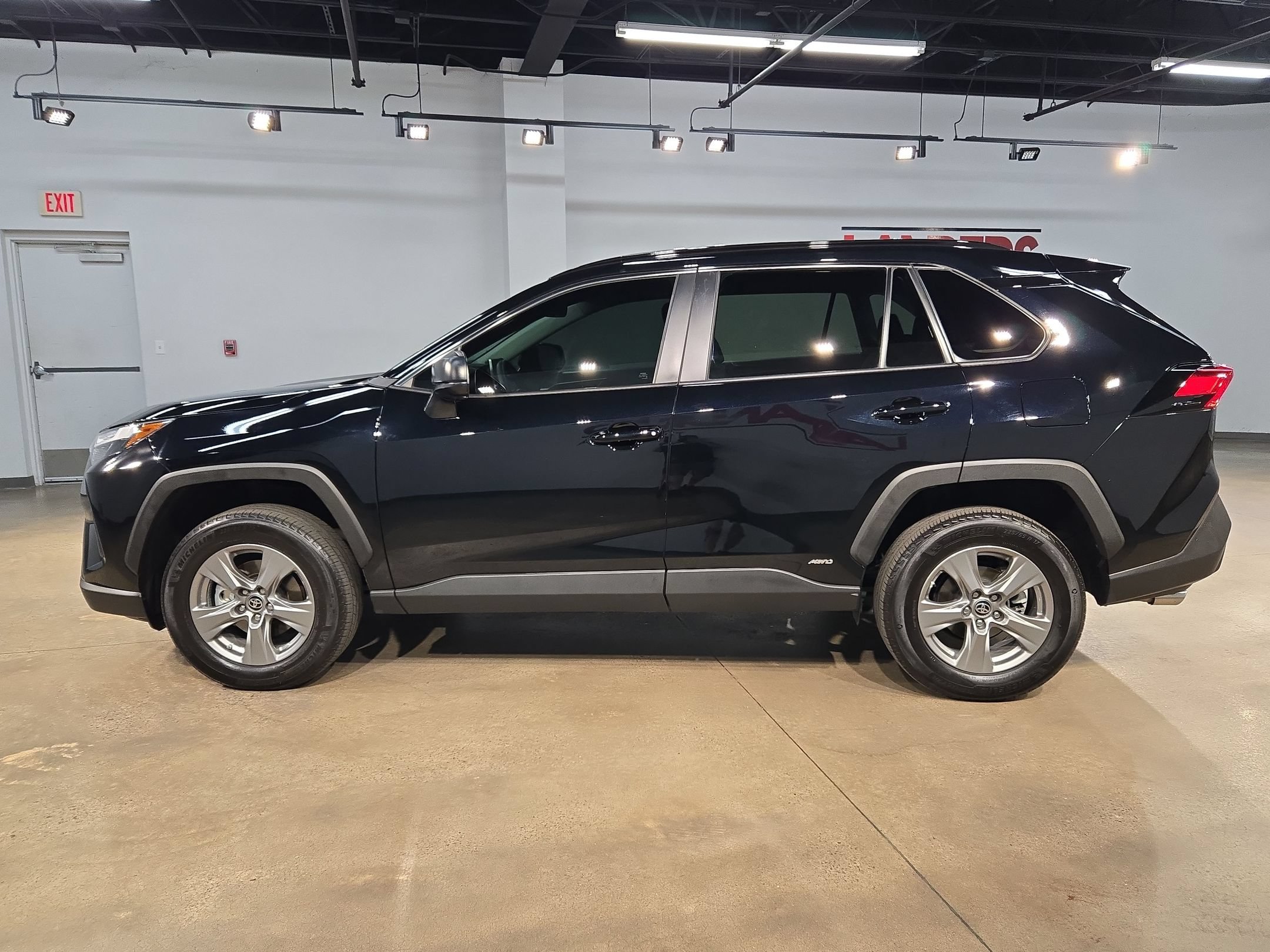 Used 2024 Toyota RAV4 LE AWD/4WD image 4