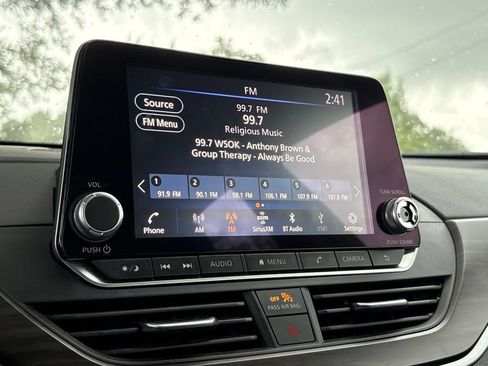 Used 2025 Nissan Altima 2.5 SV FWD image 13