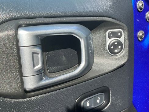 Used 2019 Jeep Wrangler Unlimited Sahara w/ Uconnect 4C Nav & Sound Group AWD/4WD image 26