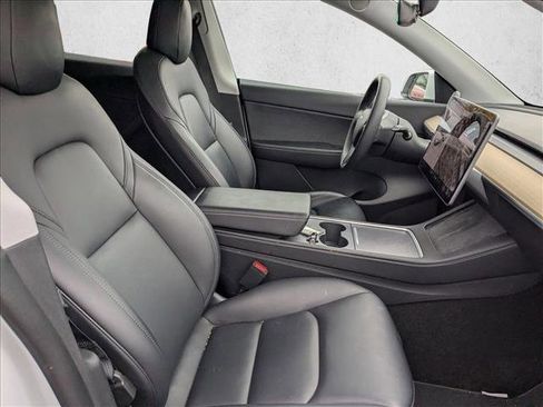 Used 2021 Tesla Model Y Long Range image 17