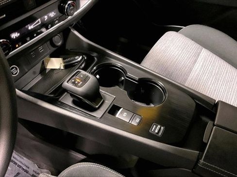 Used 2023 Nissan Rogue SV image 17