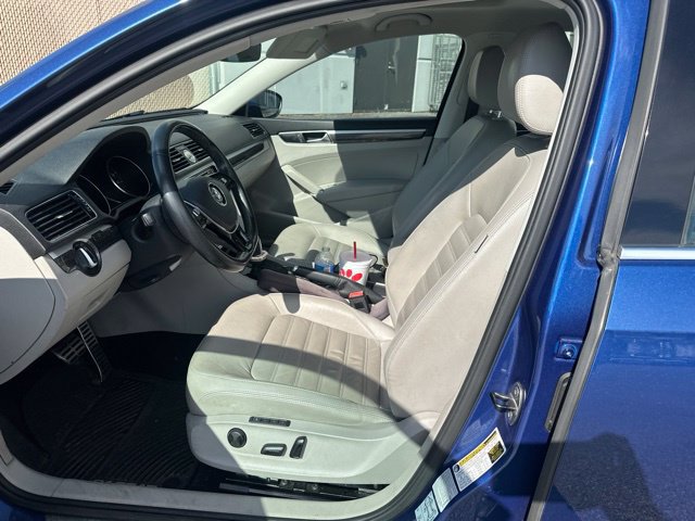 Used 2017 Volkswagen Passat 1.8T SEL Premium FWD image 10