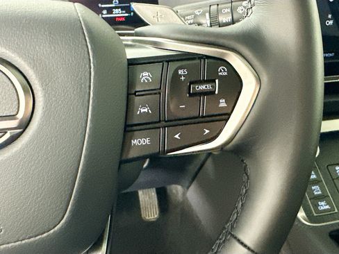 Used 2025 Lexus GX 550 AWD/4WD image 18