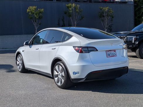 Used 2021 Tesla Model Y Long Range image 8