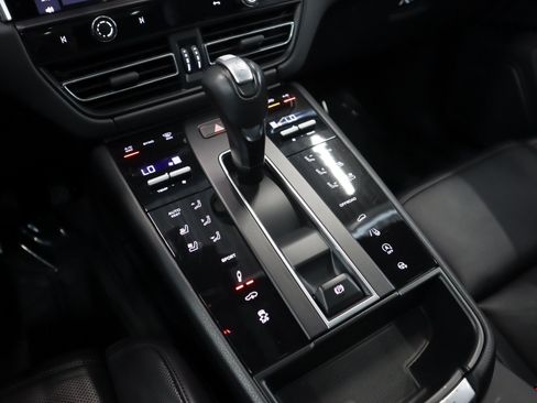 Certified 2023 Porsche Macan S AWD/4WD image 18