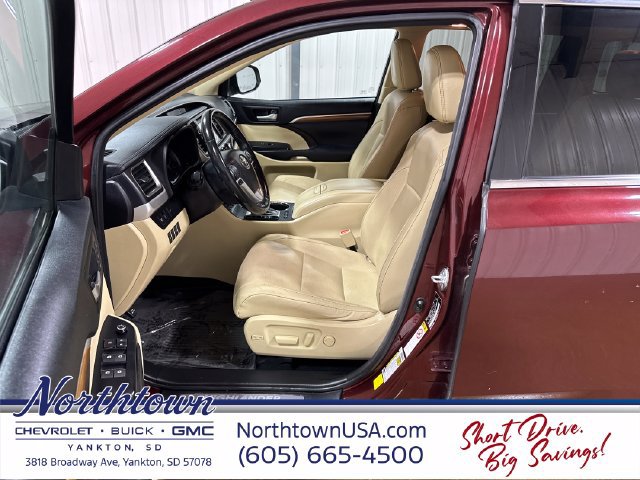 Used 2017 Toyota Highlander Limited AWD/4WD image 9
