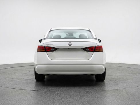 Used 2025 Nissan Altima 2.5 SV FWD image 7