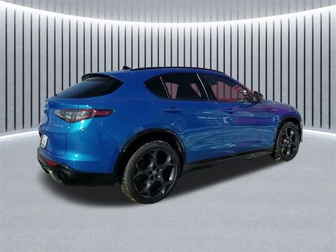 Used 2024 Alfa Romeo Stelvio Veloce image 7
