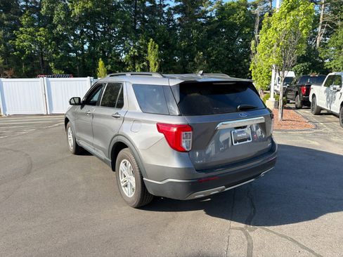 Used 2021 Ford Explorer XLT w/ Equipment Group 202A AWD/4WD image 7