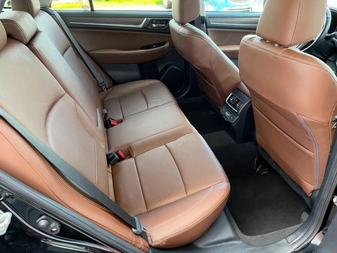 Used 2018 Subaru Outback 3.6R Touring AWD/4WD image 18