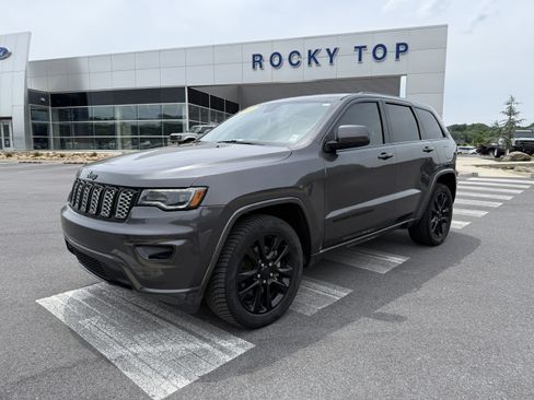 Used 2021 Jeep Grand Cherokee Laredo X AWD/4WD image 1