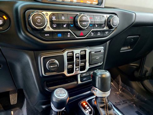 Used 2023 Jeep Wrangler Sahara image 19