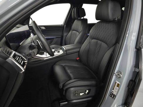 Used 2026 BMW X7 M60i AWD/4WD image 19