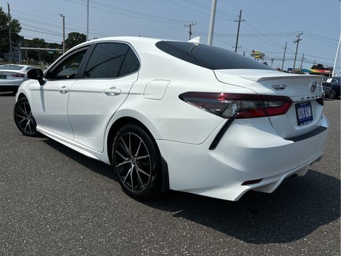 Used 2022 Toyota Camry SE w/ Cold Weather Package FWD image 26