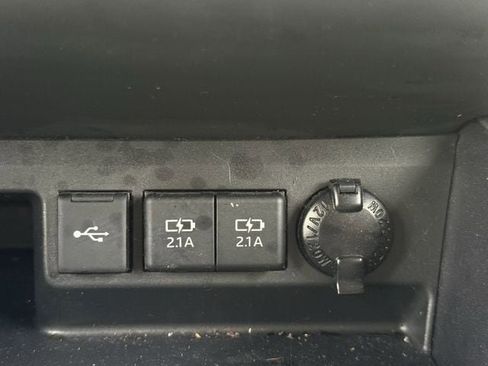 Used 2021 Toyota Highlander LE FWD image 23