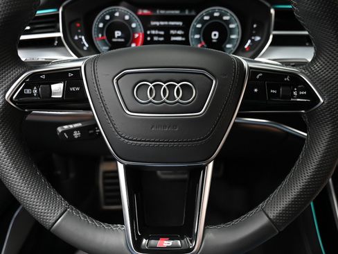Used 2022 Audi S8 image 10