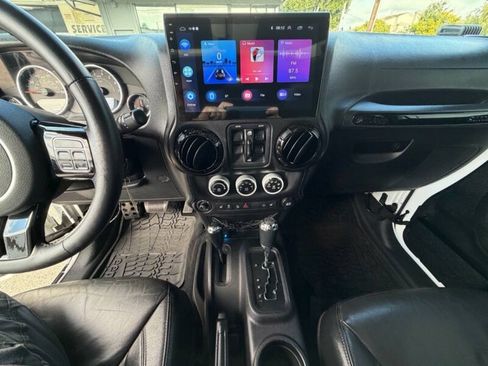 Used 2015 Jeep Wrangler Unlimited Sahara AWD/4WD image 12