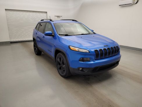 Used 2018 Jeep Cherokee Latitude w/ Altitude Package AWD/4WD image 13