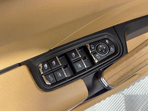 Certified 2016 Porsche Cayenne S w/ Premium Package AWD/4WD image 15