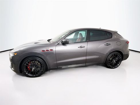 Used 2022 Maserati Levante Trofeo image 4
