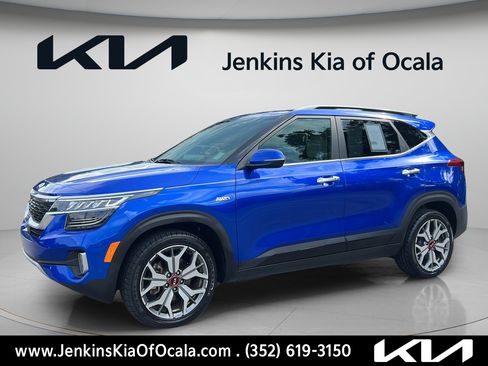 Certified 2021 Kia Seltos SX w/ SX Sunroof Package AWD/4WD image 7
