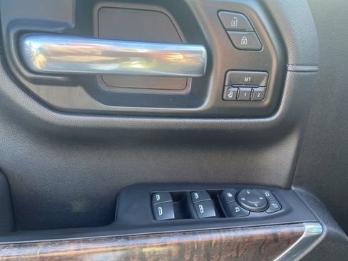 Used 2020 GMC Sierra 1500 Denali w/ Denali Ultimate Package AWD/4WD image 8