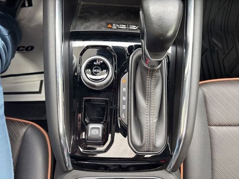 Certified 2024 GMC Canyon AT4 w/ AT4 Premium Package AWD/4WD image 32