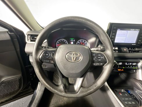 Used 2021 Toyota RAV4 XLE image 17