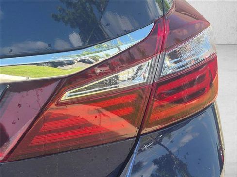 Used 2017 Honda Accord EX-L image 5