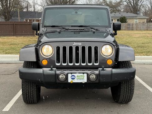 Used 2016 Jeep Wrangler Unlimited Sahara w/ Dual Top Group AWD/4WD image 2